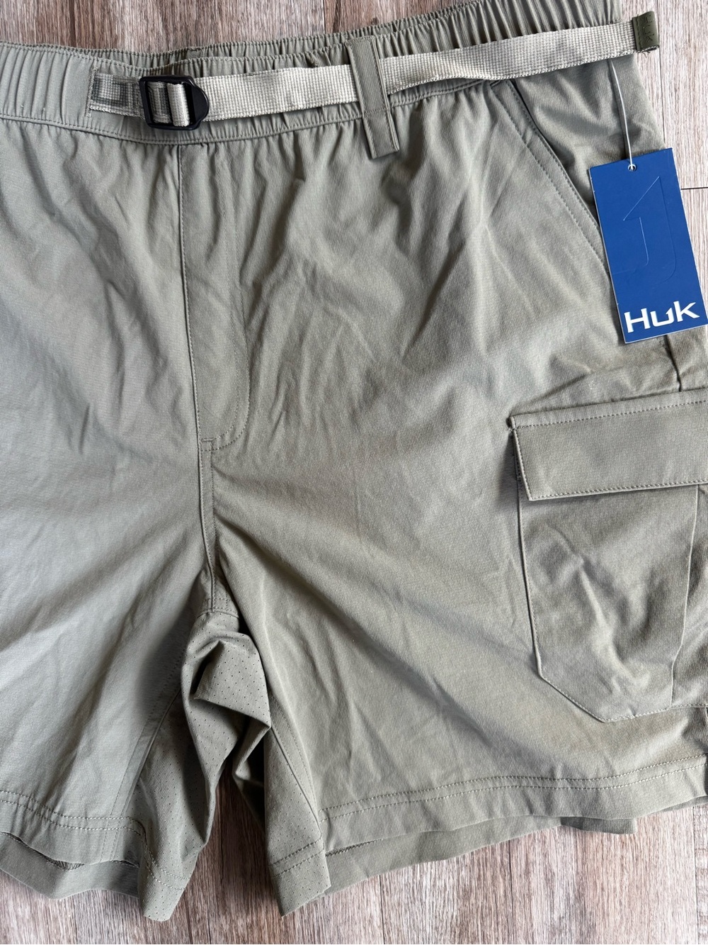 Huk Men's Olive Cargo Fishing Shorts - size Large NWT - Picture 2 of 5